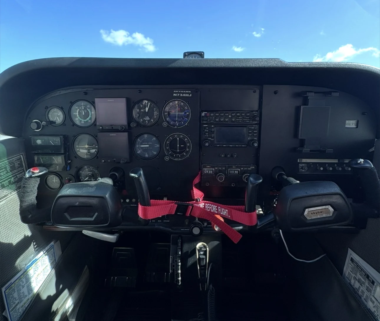 Instrument panel with dual Garmin G5 displays in Cessna 172N N734HJ